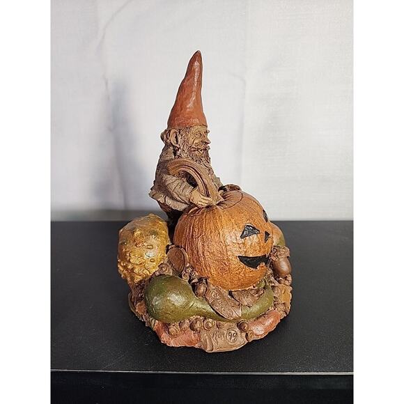 1984 Tom Clark Gnome Figurine "Hal" with Halloween Jack O Lantern - Picture 2 of 6